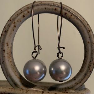 Dangly Pearl Gray Earrings